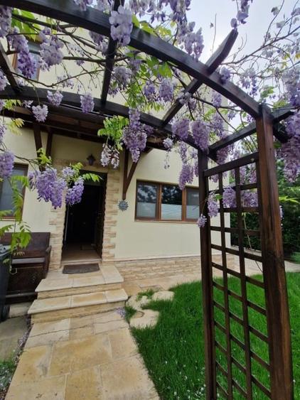 Duplex cu 4 camere cu Canalizare în 1 Decembrie