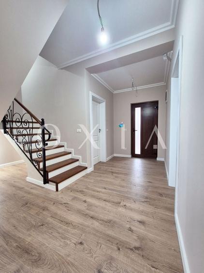 Duplex cu 5 camere cu Canalizare în Dumbrăvița