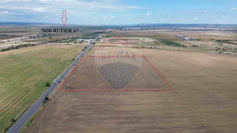 Teren agricol extravilan de 27500 mp, în Tișița