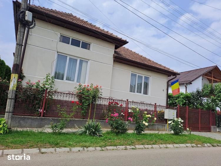 Casă cu 4 camere cu Teren 842 Mp în Central