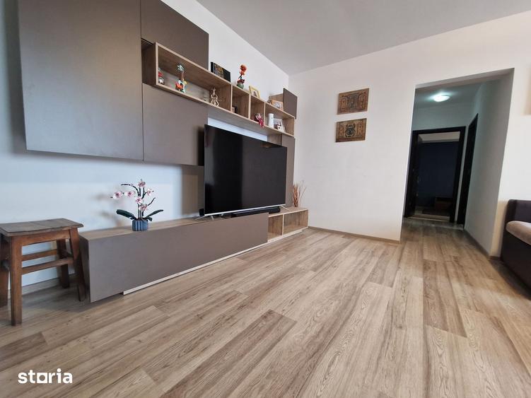 Apartament cu 3 camere semidecomandat în Gara