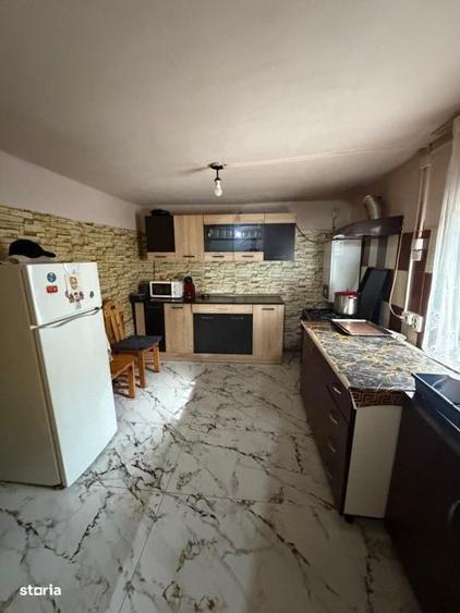 Casă cu 4 camere cu Teren 553 Mp în Romanești