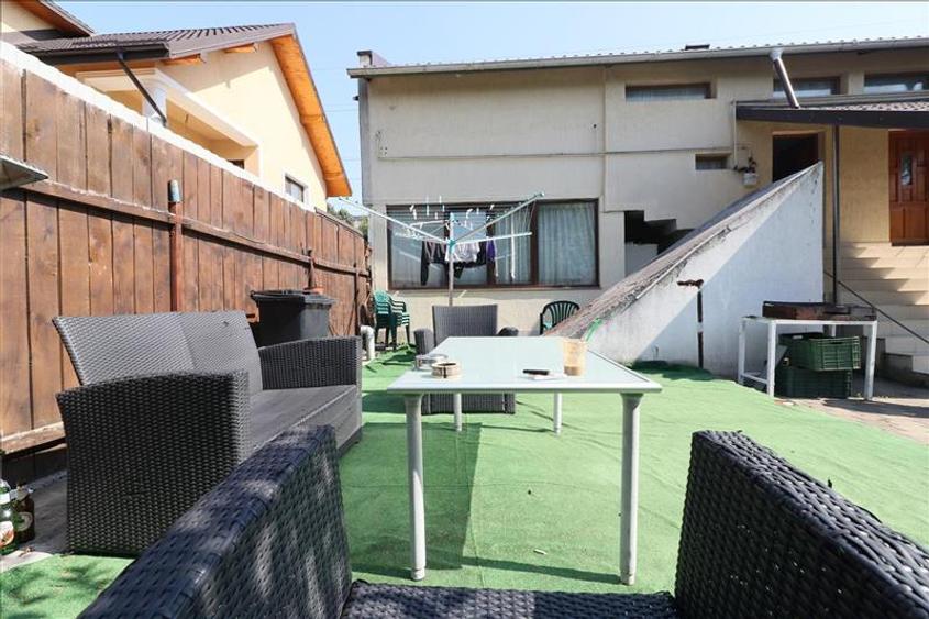 Apartament cu 3 camere decomandat, mobilat în Nicolina
