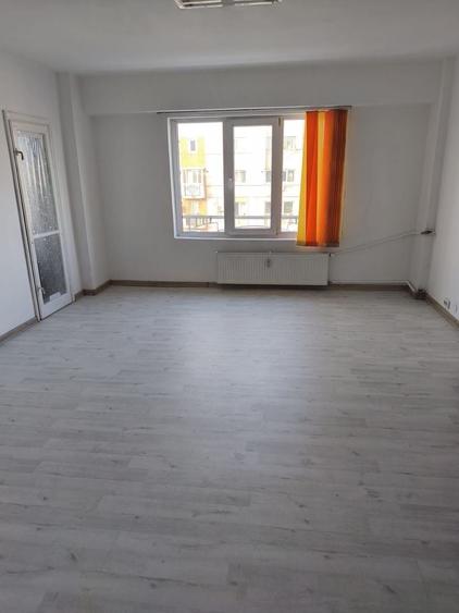 Apartament cu 3 camere decomandat, mobilat în Muncii