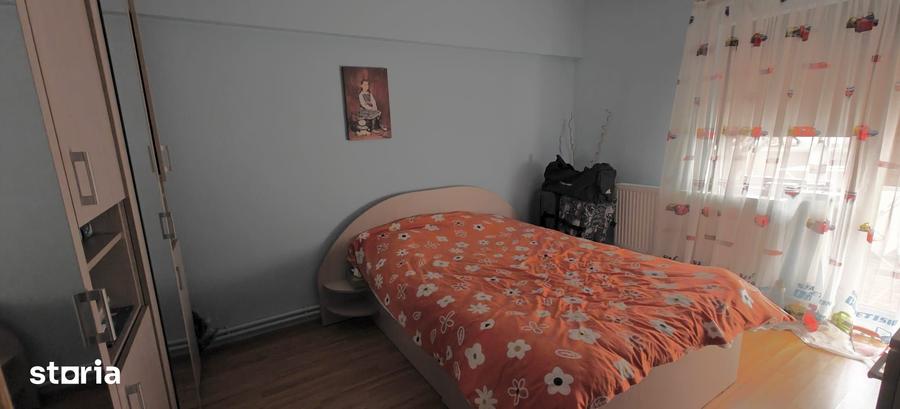 Apartament cu 4 camere în Obor