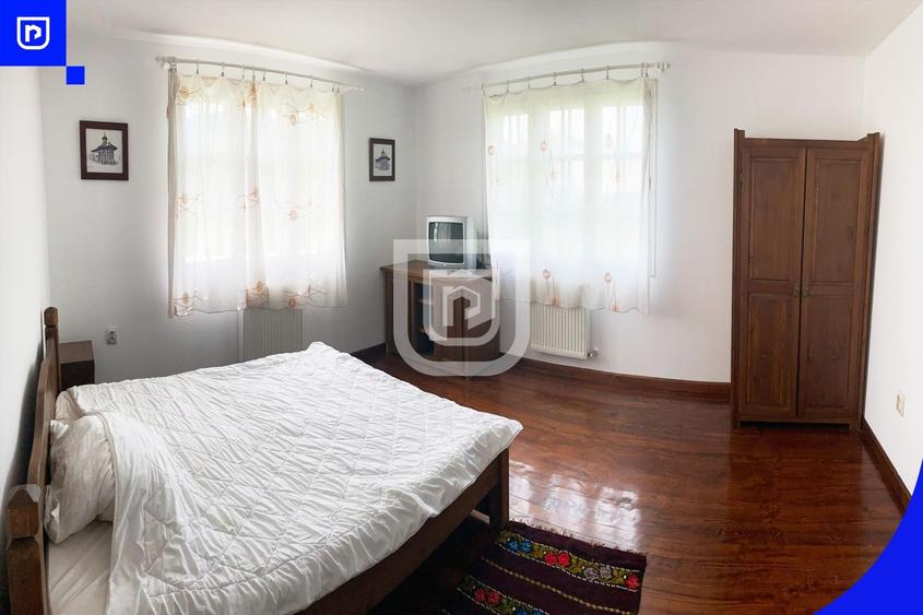 Casă individuală cu 7 camere cu Canalizare în Central