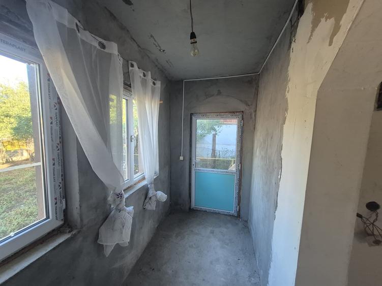 Casă individuală cu 4 camere cu Teren 3500 Mp în Amaru