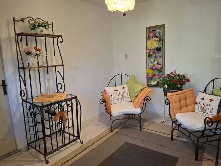 Casă cu 4 camere cu Teren 2360 Mp în Central