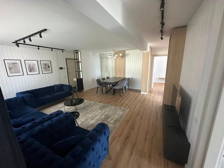 Apartament cu 4 camere semidecomandat, mobilat în Central
