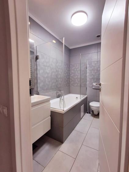 Casă cu 7 camere cu Teren 100 Mp în Barbu Văcărescu