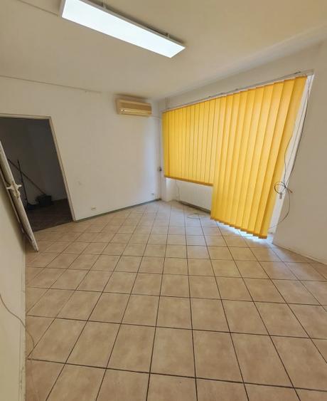 Birou, de 220 mp, în Vitan
