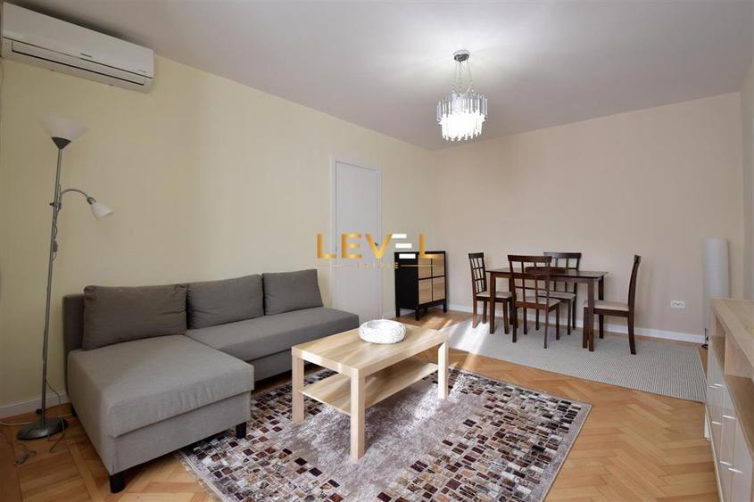 Apartament cu 3 camere semidecomandat, mobilat în Universitate