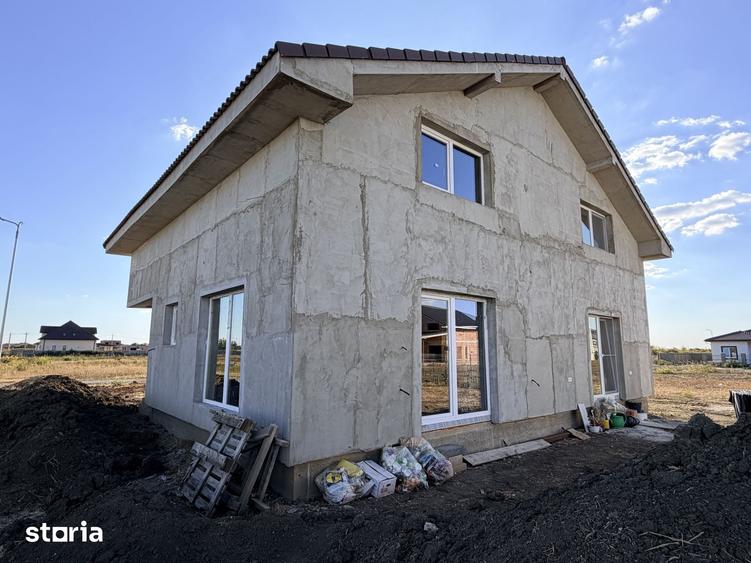 Casă cu 3 camere cu Teren 300 Mp în Moșnița Nouă