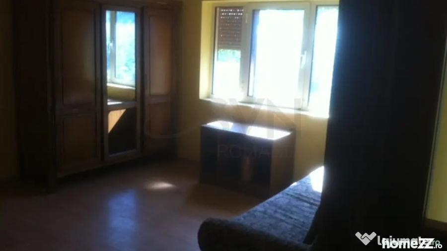 Casă cu 6 camere cu Teren 3163 Mp în Central