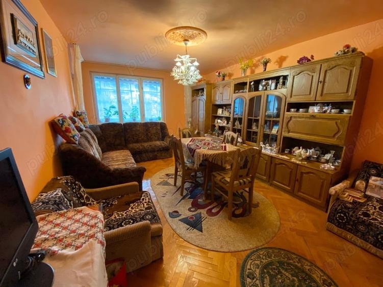 Apartament cu 3 camere decomandat în 22 Decembrie