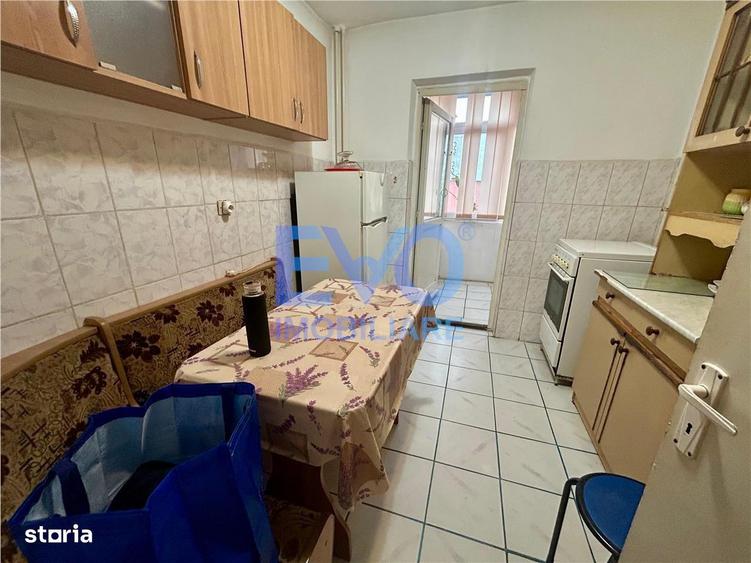 Apartament cu 3 camere decomandat în Alexandru cel Bun