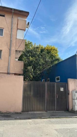 Apartament cu 3 camere decomandat, mobilat în Vitan
