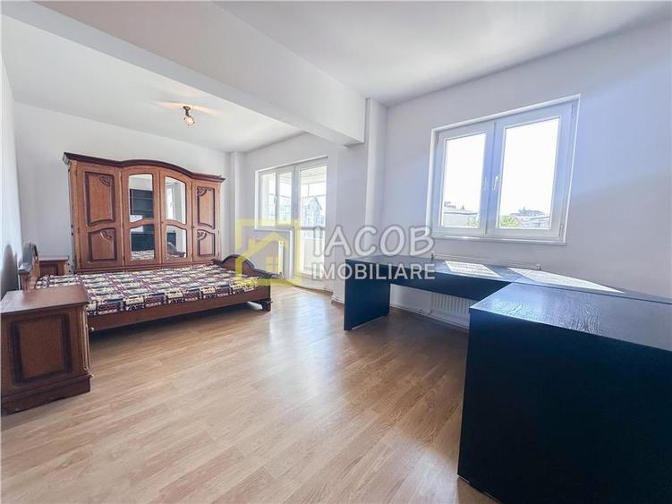 Apartament cu 3 camere decomandat în Bistrița Lac