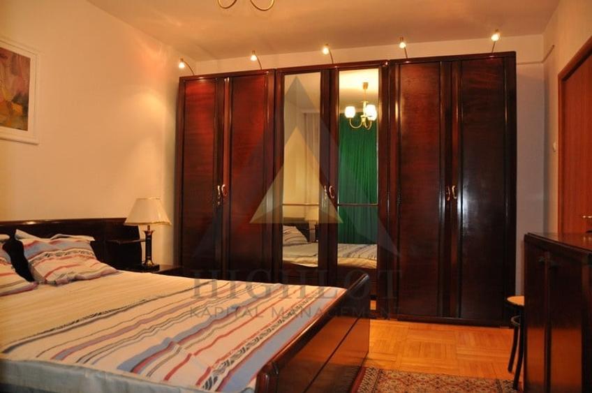 Apartament cu 3 camere decomandat, mobilat în P-ța Victoriei