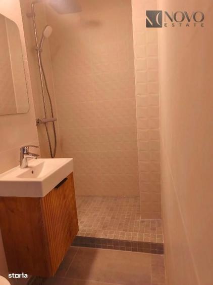 Apartament cu 4 camere decomandat în Romană