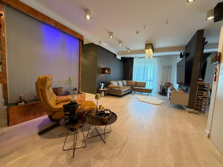 Penthouse cu 5 camere semidecomandat, mobilat în Unirii