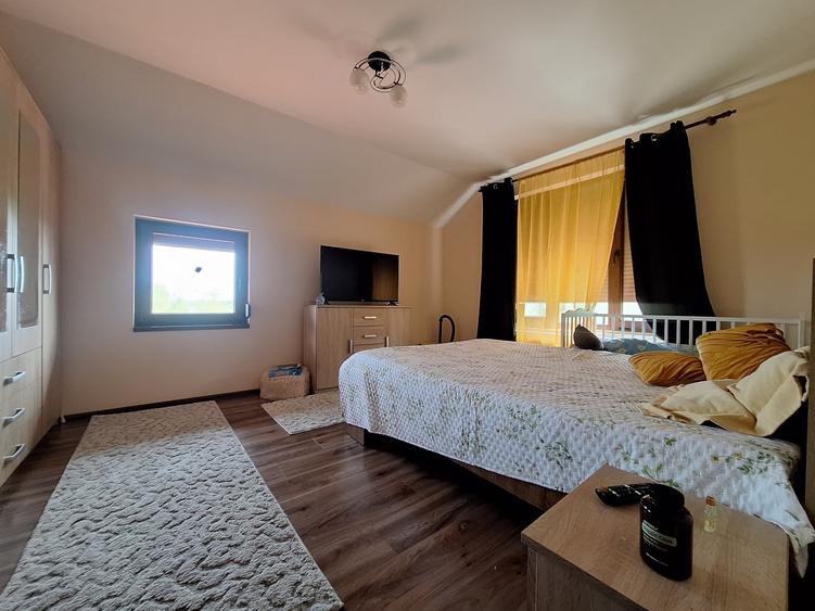 Casă individuală cu 5 camere cu Canalizare în Giarmata-Vii