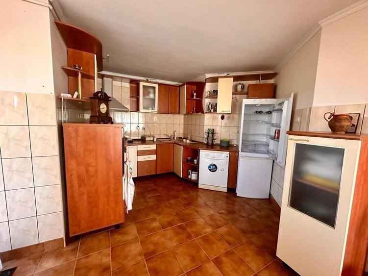 Casă cu 4 camere în Boroșteni
