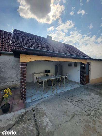 Casă cu 5 camere cu Canalizare în Câlnic