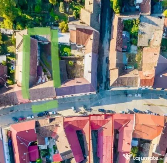 Casă cu 7 camere cu Teren 760 Mp în Central