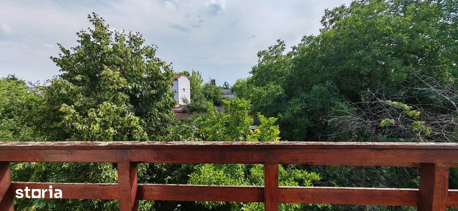 Casă cu 4 camere cu Teren 230 Mp în Apărătorii Patriei
