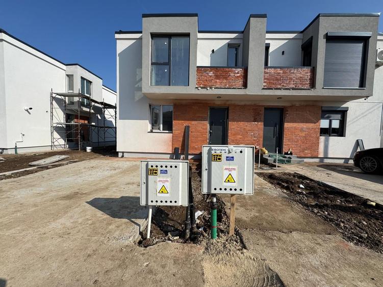 Casă individuală cu 4 camere cu Canalizare în Tunari