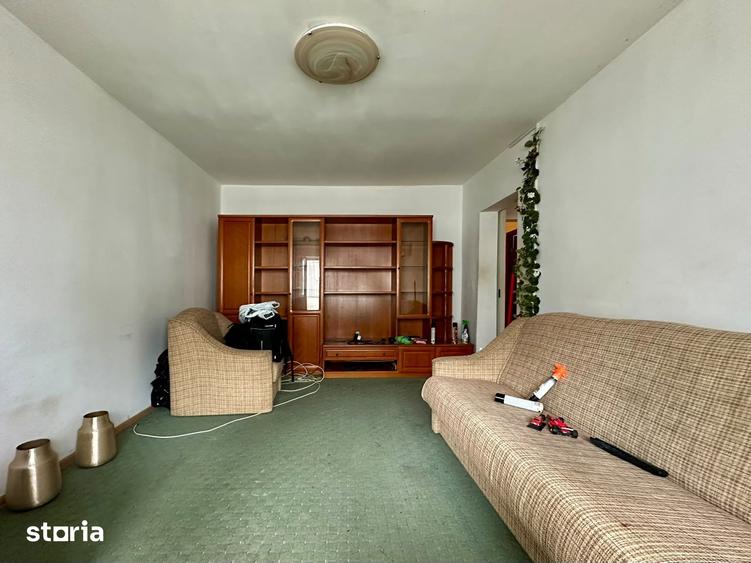 Apartament cu 3 camere decomandat în Drumul Taberei