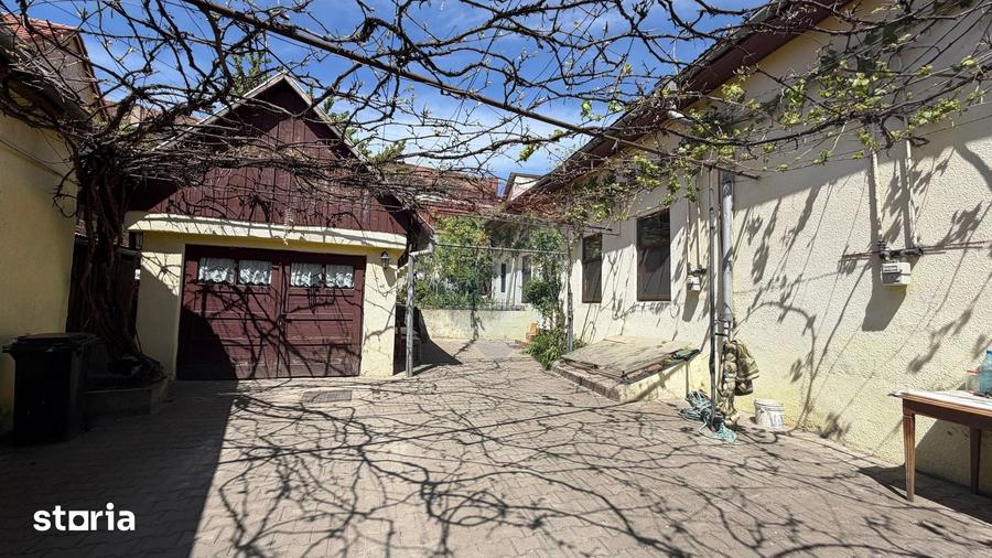 Casă cu 6 camere cu Teren 687 Mp în Central
