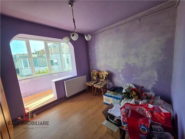 Apartament cu 3 camere decomandat în Tudor