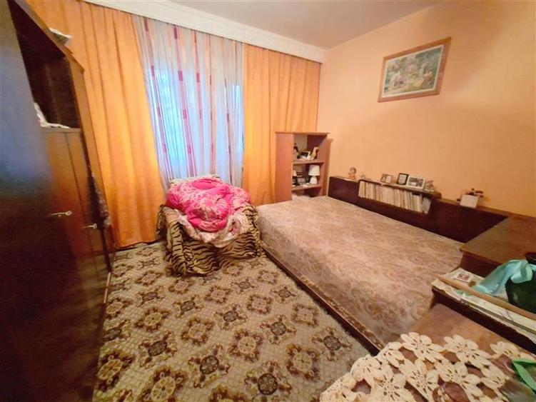 Apartament cu 4 camere decomandat în Narcisa