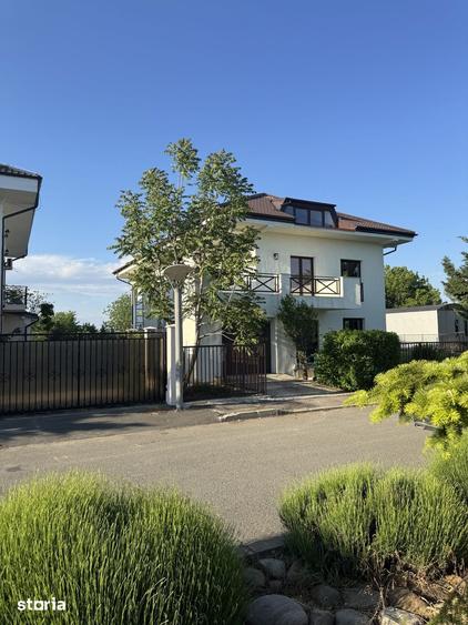 Casă cu 7 camere cu Teren 1146 Mp în Crevedia
