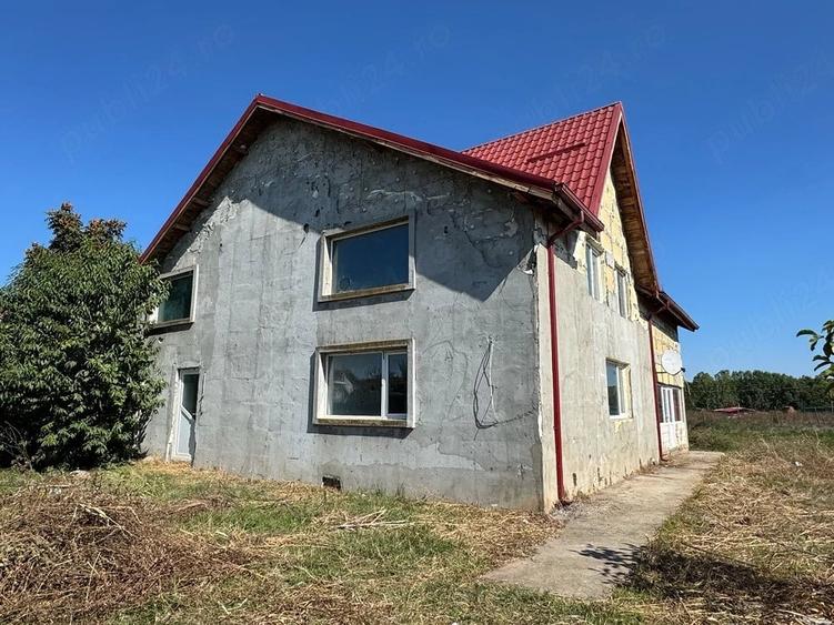 Casă cu Teren 1260 Mp în Făcăeni