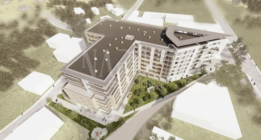 Apartament cu 3 camere semidecomandat în Între Lacuri