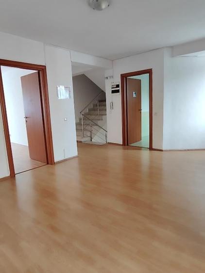 Casă cu Teren 300 Mp în Moșilor