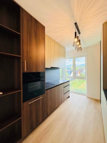 Apartament cu 3 camere semidecomandat în Florești
