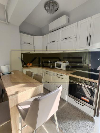 Apartament cu 4 camere semidecomandat, mobilat în Ultracentral