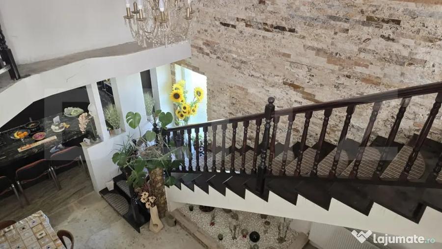 Casă cu 5 camere cu Teren 2800 Mp în Central