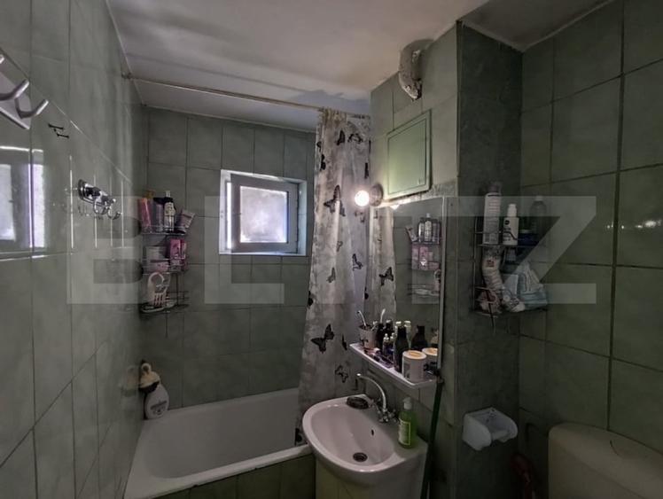 Apartament cu 3 camere semidecomandat, mobilat în 9 Mai
