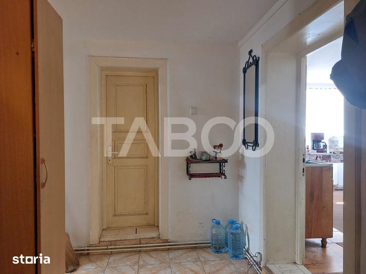 Casă cu 3 camere decomandat cu Teren 516 Mp în Rășinari