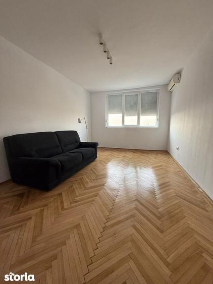 Apartament cu 3 camere semidecomandat în Complex Studențesc