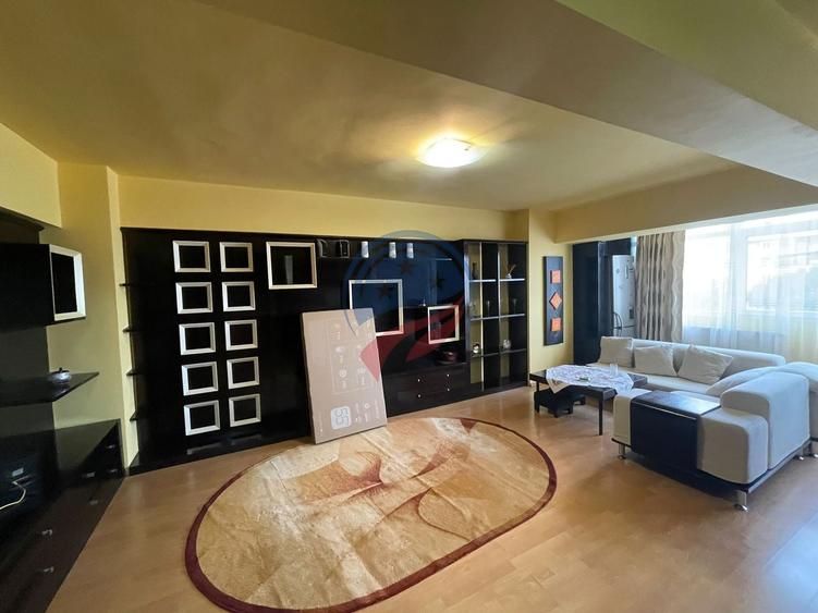 Apartament cu 3 camere semidecomandat în Central