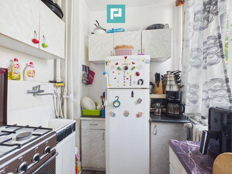 Apartament cu 3 camere semidecomandat în Valenta