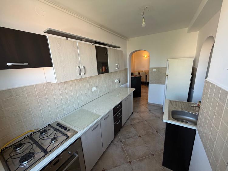 Apartament cu 3 camere semidecomandat în Central
