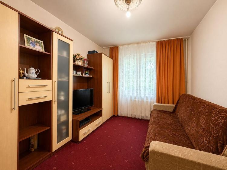 Apartament cu 3 camere decomandat în Alfa