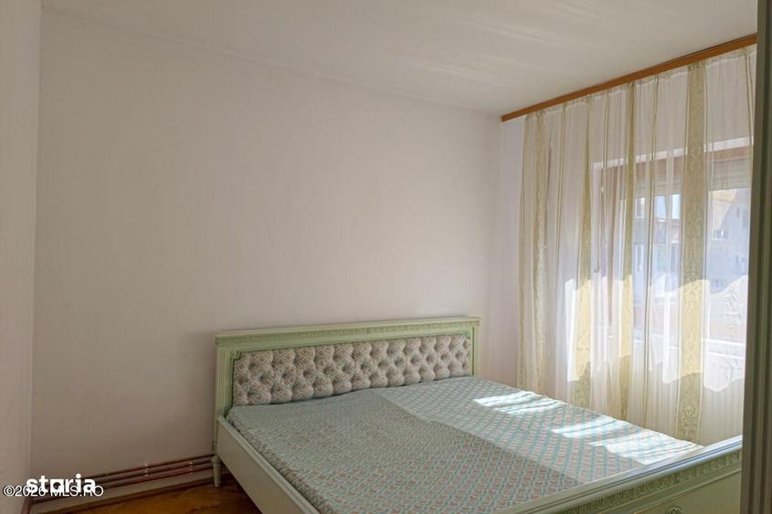 Apartament cu 3 camere decomandat în Soarelui